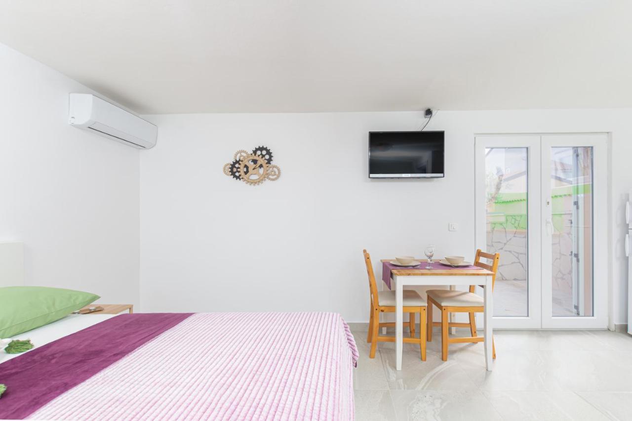 Studio Apartment Mali Medolino Esterno foto
